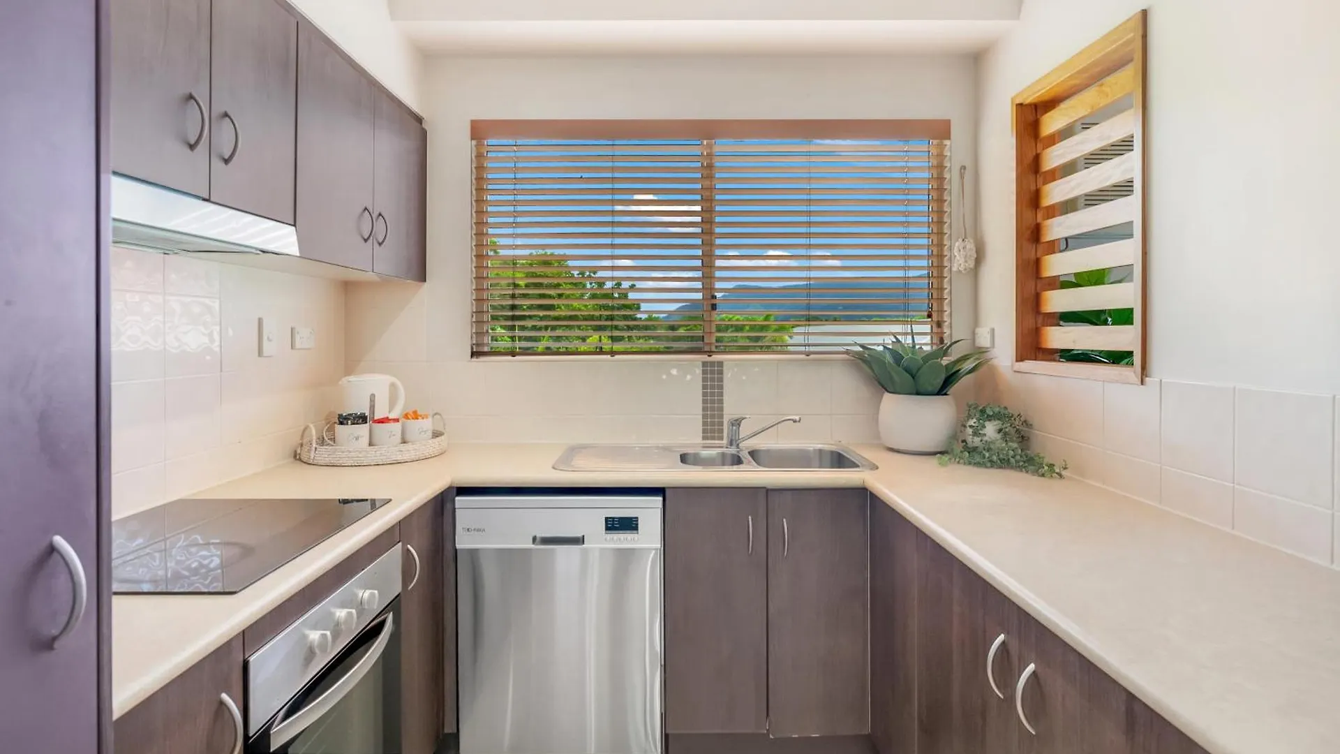 Little Palm- 2 Bedroom Tropical Escape Edge Hill 0*,