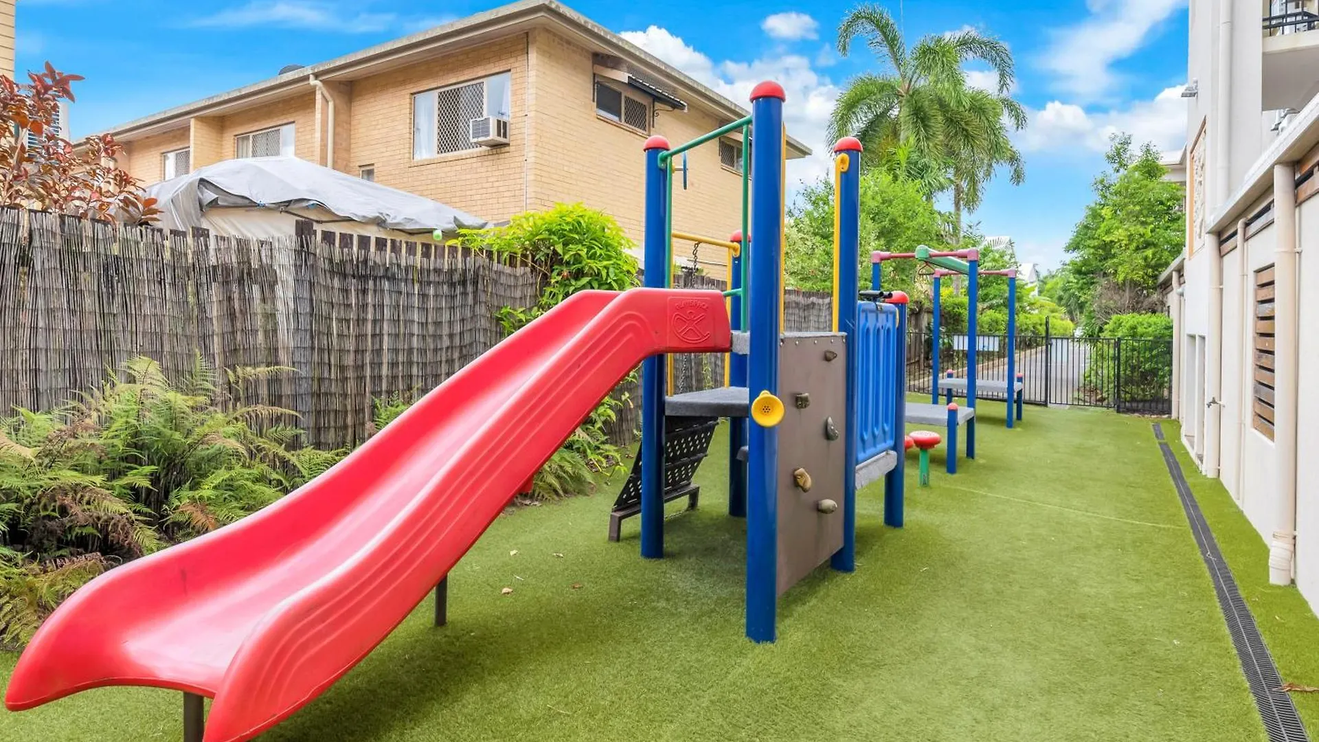 Little Palm- 2 Bedroom Tropical Escape Edge Hill Australia