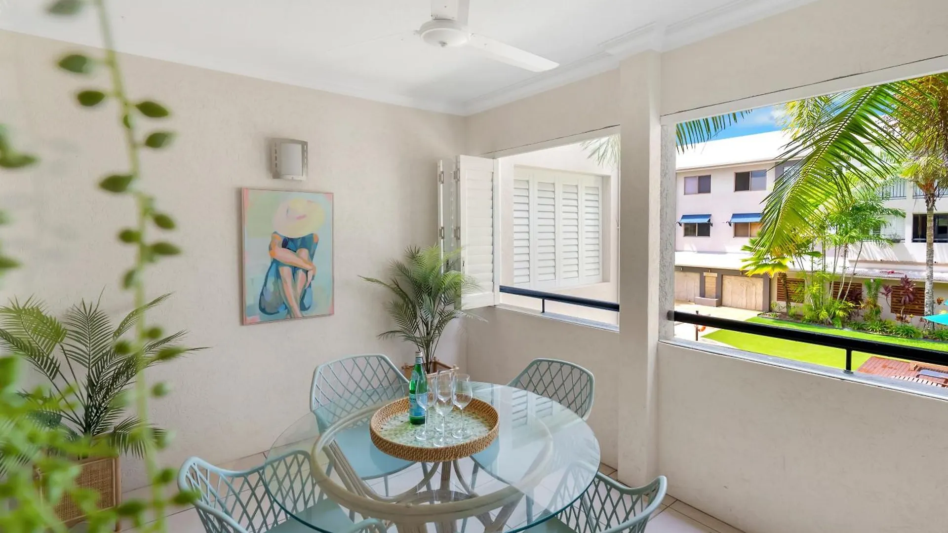 Little Palm- 2 Bedroom Tropical Escape Edge Hill 0*,  Australia